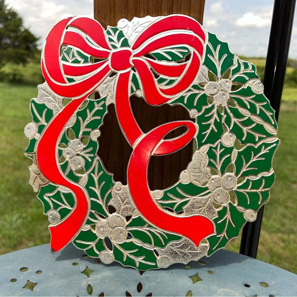 VTG Japan WM A. Rogers Holiday Christmas Wreath Silver, red, green, Trivet 9"